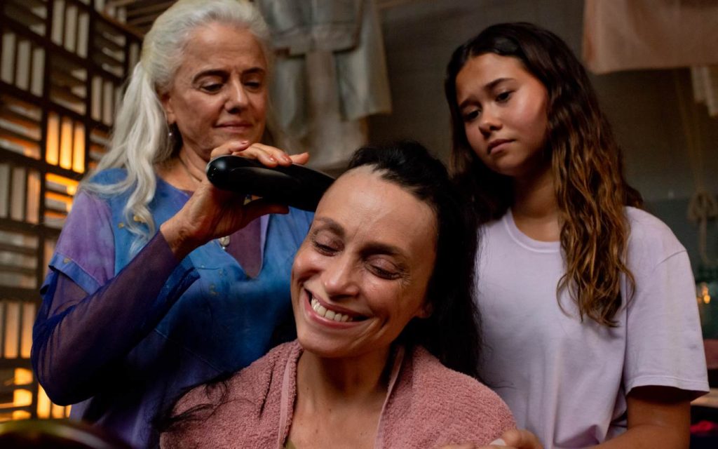 Veja o trailer de “Câncer Com Ascendente Em Virgem”, em cartaz nos cinemas