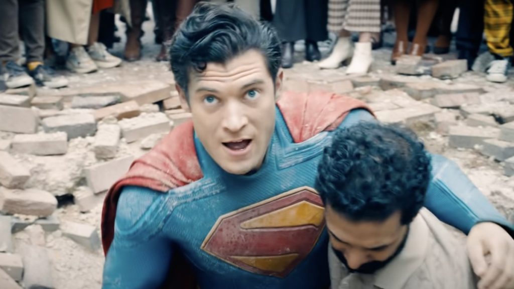 ‘Superman’ reinventa o herói com ação visceral e humor sob direção de James Gunn